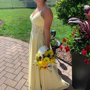 beautiful yellow prom dress